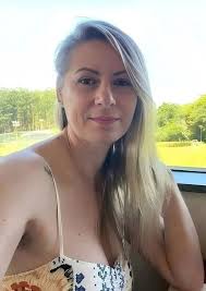 I'm single looking for a partner ❤️❤️ I know that I am already an older  woman, and that I may not be as attractive as before, but if someone wants  to meet