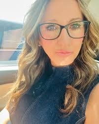 Lisa Nolan's Instagram, Twitter & Facebook