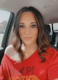 I'm 14 and want my mom to take me to the hairstylist so I can have Farrah  hair! These ladies are beautiful!!