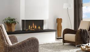 Gli inserti a legna moderni possono restare accesi fino a 30 ore con un'unica carica al giorno, tante ore di buon calore e riavvio del fuoco direttamente dal riqualificazione di camini aperti, molto grandi, con ampia apertura: Camino A Gas Moderno Trifacciale Trisore 100 A Focolare Chiuso Zetalinea Srl