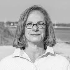 Susan Sprott's Instagram, Twitter & Facebook