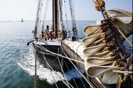 Discover the vessel's particulars, including capacity, machinery, photos and ownership. Skibet Skibladner Kobenhavns Sokreds