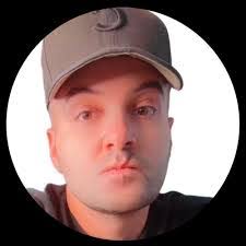 Clinton Hunt's Instagram, Twitter & Facebook