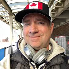 𝗥𝗮𝗶𝘀𝗶𝗻𝗴 𝘁𝗵𝗲 𝘾𝙃𝘼𝙊𝙎 𝗶𝗻 𝗔𝗹𝗯𝗲𝗿𝘁𝘀𝗼𝗻𝘀 𝗦𝘁𝗮𝗱𝗶𝘂𝗺  🗣️ Boise State Hall of Famer Cedric Minter will raise the Blue Chaos flag  prior to Saturday's game! #BleedBlue