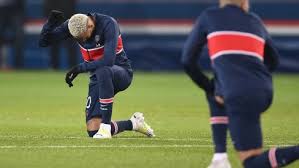 Estrelado time do psg já terá primeira disputa acirrada e 'bomba' cairá no colo de pochettino, diz jornal. Champions Neymar E Mbappe Usam Camisa E Se Ajoelham Contra O Racismo Antes De Psg X Basaksehir Esporte Extra Online