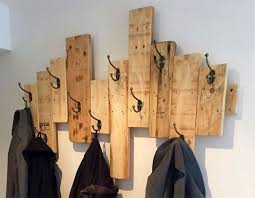Ein Diy Garderobenstander Fur Ein Originelles Interieur 20 Inspirierende Idee Pins Porte Manteau Diy Porte Manteaux Palette Diy
