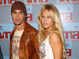 They started dating in dec 2001. Enrique Iglesias Frau Anna Kournikova Und Enrique Iglesias Haben Den Babynamen Enrique Iglesias Feat Nadiya Tired Of Being Sorry Fr 03 57