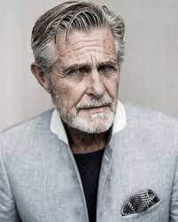 Coiffure des arts salon de coiffure branché en centre ville de lyon vous propose des coupes hommes pour être au top en cette rentrée 2020/2021. 36 Coiffures Homme De 50 Ans Pour 2021 Coiffure Homme 50 Ans Coiffure Homme Cheveux Mi Longs Coiffure Homme