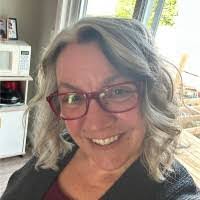 Stephanie Spinks's Instagram, Twitter & Facebook