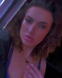 Danielle Devaney (@girlygirl8915) • Instagram photos and videos