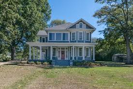 C 1913 Victorian Located At 409 Church Street Hurtsboro Alabama 36860 Rocking Chair Front Porch Historic Homes Victorian Homes