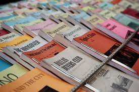 Judul ini letaknya tepat di belakang tahun terbit buku referensi. 4 Cara Penulisan Judul Yang Benar Literasi Net