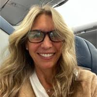 100+ profilů „Amy Sawyer“