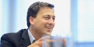 Jackie Usher (@JackieMUsher)