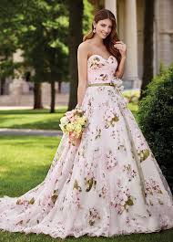 Long sleeve have recently been seen on so many celebrities, such as, ciara, miranda kerr, kate upton, karlie kloss. 10 Colourful Wedding Dresses