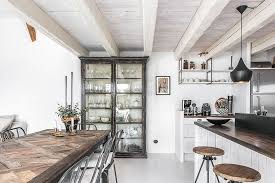 Volets Bleus Et Decoration Blanche Planete Deco A Homes World Style Cuisine Decoration Blanc Decoration Maison