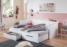 Du kannst die staufläche unter dem gepolsterten bett sogar als kleiderschrank nutzen. Relita Funktionsbett Lina Mit Ausziehbarer Liegeflache Und 2 Schubkasten Wahlweise Mit Matratze Online Kaufen Otto