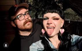 Looking to meet new friends who enjoy lifting, snowboarding, and more in  San Diego