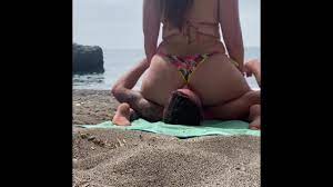 Public Facesitting on the Beach - Pornhub.com