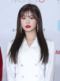 수진 씨는 다음 달에 결혼한 거라고 했어요. E Yyhw8rtw Axm