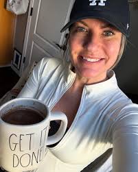 Spring is one of my favorite times to explore the Sierras! Who's ready for  a road trip?? 🙋‍♀️ 📸: Mark Anthony Eichman