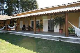 d arruda madeireira fachadasdecasasterreas in 2020 spanish style homes rustic house outdoor pergola