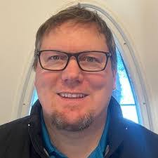 Derek Chipman's Instagram, Twitter & Facebook