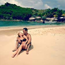 Cute Couples Beach Pose Couple Beach Pictures Couple Beach Beach Poses