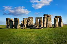 Stonehenge, prehistoric stone circle monument, cemetery, and archaeological site located on salisbury plain, about 8 miles (13 km) north of salisbury, wiltshire, england. Menikmati Keindahan Lingkaran Batu Stonehenge Di Inggris Blog Tiket Turindo