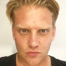 Fraser Williams (@randomrez82)