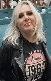 Tracey Lamb's Instagram, Twitter & Facebook