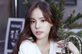 Yuk cari tau di sini! Hengkang Dari Jyp Min Hyo Rin Malah Kena Sindir Soal Akting Buruk