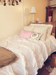 Love The Light Pink And Gold However I Would Go With A Comforter That Is Not Frilly So It Looks Cleane Preppy Dorm Room Dorm Room Inspiration Dorm Room Decor