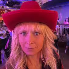 hi all! i'm looking for a christmas fair where i can sell the things i make  for my small business! i know it's only october