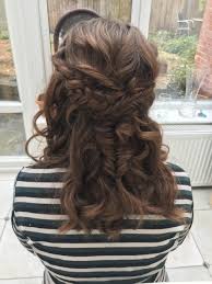 The french variation of the fishtail braid — similar to the classic french braid — starts near the top of the head rather than the nape of the neck. Bridal Style Inspiration Bohemian Boho Curls Bridal Hair Rustic Brunette Fishtailbraid Bridal Hair Stylist Plaits Waves Wavy Hair Twisted Updo Messy Updo Paits By Jessica Makeup And Hairstyling Make Me Bridal