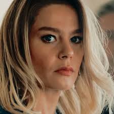 İşte yeni sezon öncesi sette kesilen o pastadan kareler. Hel Icons Dila Bilgin Burcu Biricik Kuzgun Like