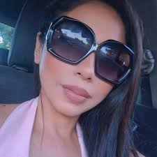 🦋Esther🦋 (@_esther.alba)