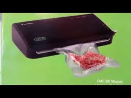 How To Use Foodsaver Fm2100 Vacuum Sealer Youtube