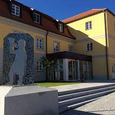 Hier finden sie informationen zu beratung, ausstattung und öffnungszeiten. Vr Bank Landau Mengkofen Eg Geschaftsstelle Oberschneiding In 94363 Oberschneiding