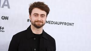 Radcliffe is best known for playing the titular protagonist in the harry potter film series, based on the novels by j.k. Daniel Radcliffe Aussert Sich Nach Transfeindlichen Aussagen Von J K Rowling Stern De
