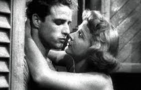 Un Tranvia Llamado Deseo 1951 De Elia Kazan Besos De Pelicula Un Tranvia Llamado Deseo Marlon Brando
