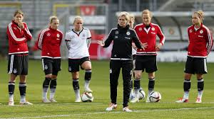 Schlüsselspielerin däbritz nimmt führungsrolle im team an. Offentliches Training Der Dfb Frauen In Essen Dfb Deutscher Fussball Bund E V