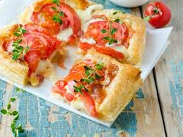 Tarte Aux Tomates Et Au Saint Nectaire Recette Recettes De Cuisine Recette Tarte Tomate Tarte Tomate