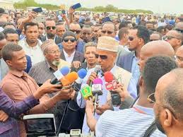Abwaan laabsaalax oo maanso baroordiiq ah ka dul tiriyay aaskii abwaan sangub. Marxuum Abwaan Maxamuud Cabdilaahi Ciise Sangub Oo Aas Qaran Loogu Sameeyay Magalada Jigjiga Sawirro Dhamays Media Group