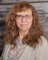 Beth Ernsberger's Instagram, Twitter & Facebook