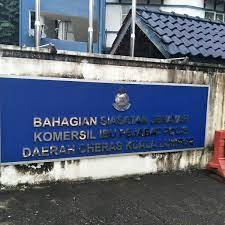 Pengarah jabatan pencegahan jenayah dan keselamatan komuniti (jpjkk) bukit aman, datuk seri rosli ab rahman, berkata polis menerima antara 25 hingga 30 laporan setiap hari membabitkan penipuan itu. Bahagian Siasatan Jenayah Komersil Cheras Police Station In Cheras