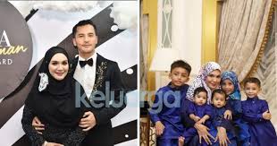 Datuk aliff syukri kamarzaman mengaku telah berkahwin dua kepada isterinya, shahida dalam shahida bertanyakan soalan tersebut kepada aliff syukri selepas mendapat beberapa kiriman mesej. Bukan Senang Kahwin Ni Nak Serasi Susah 11 Tahun Kahwin Dulu Selalu Gaduh Kini Ds Shahida Kongsi Tip Rumah Tangga Keluarga