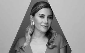 Tuğçe kandemir'in asıl mesleği öğretmenliktir. Ayla Celik Aslen Nereli Kimdir Hayati Ve Albumleri Hayat Sarkici Muzik