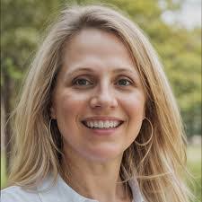 Danielle Crowley's Instagram, Twitter & Facebook