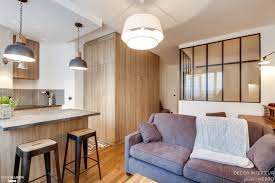 Un Studio De 30m2 Defraichi Avec Une Petite Cuisine Fermee A L Ancienne Et Une Salle De Bains Usee Des Placards Peu Pratiqu Haus Deko Wohnungseinrichtung Haus
